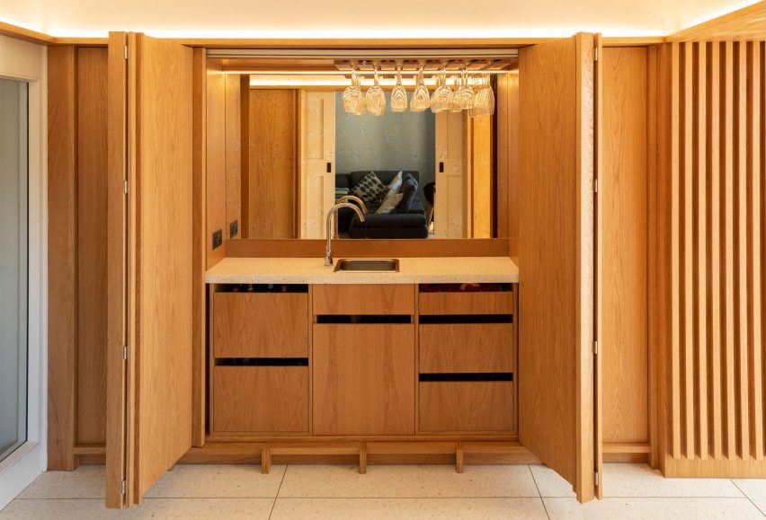 Concealed bar