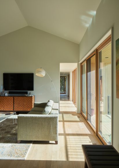Interiors of Short Mountain House by Sanders Pace