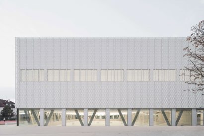 Structural trusses add a design element by Wulf Architekten