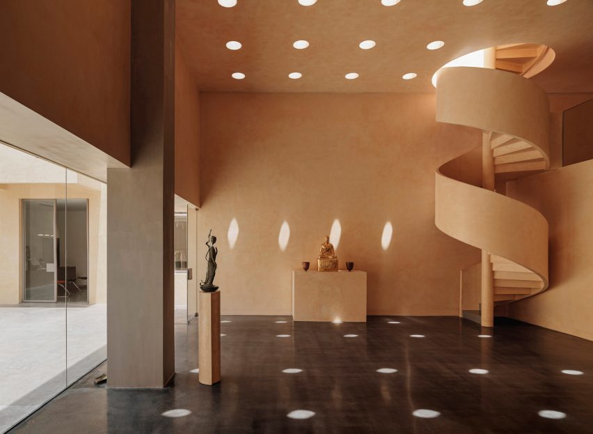 Skylights in sandalwood-yellow room