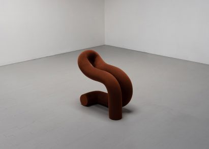 Ara Thorose used his thigh to guide the chairs' circumference 