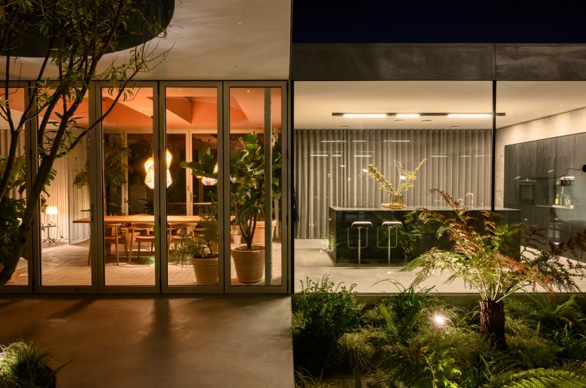 The glass-lined elevations of Villa Fifty-Fifty by Studioninedots