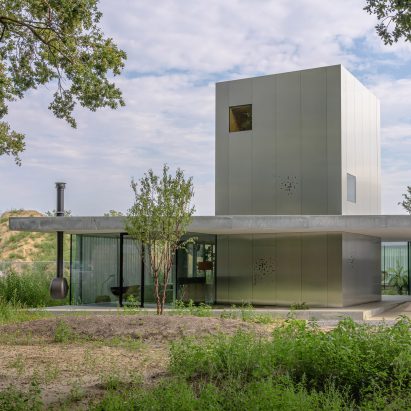 The low-lying Villa Fifty-Fifty house in Eindhoven