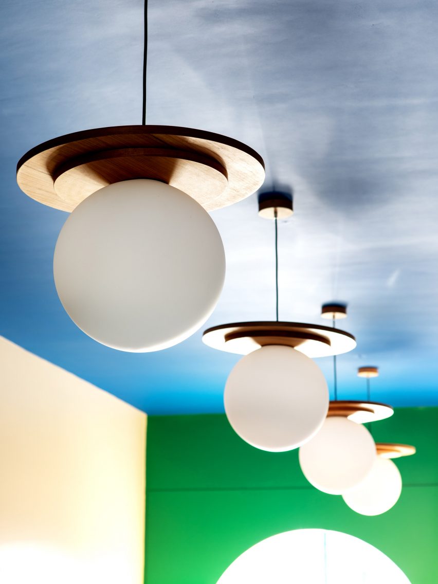 Lamps that resemble sunny-side up eggs