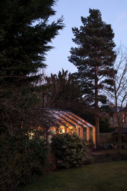 WT Architecture's glass writer's studio 