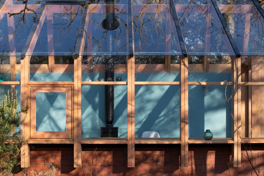 Glass writer's studio in Edinburgh by WT Architecture