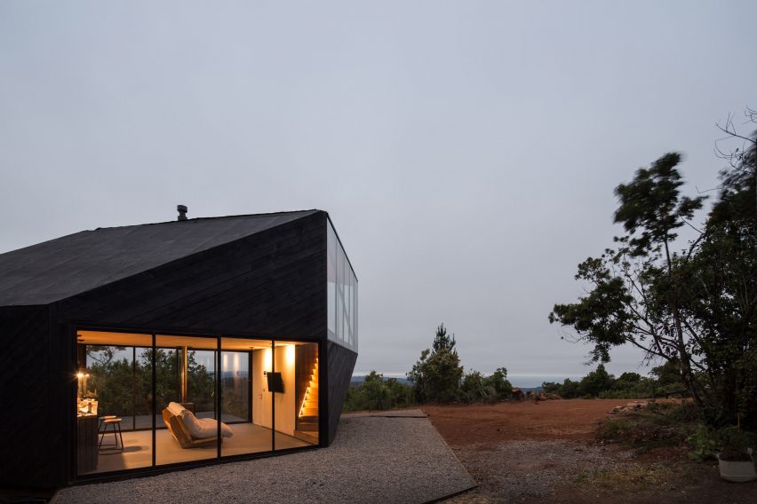 Angular cabin by 2DM Arquitectos
