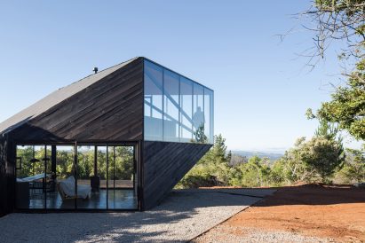 Angular cabin by 2DM Arquitectos