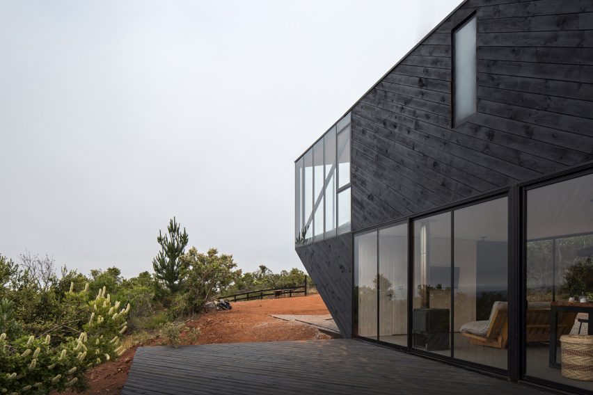 Angular cabin by 2DM Arquitectos