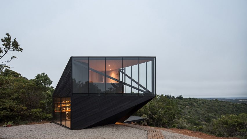 Angular cabin by 2DM Arquitectos