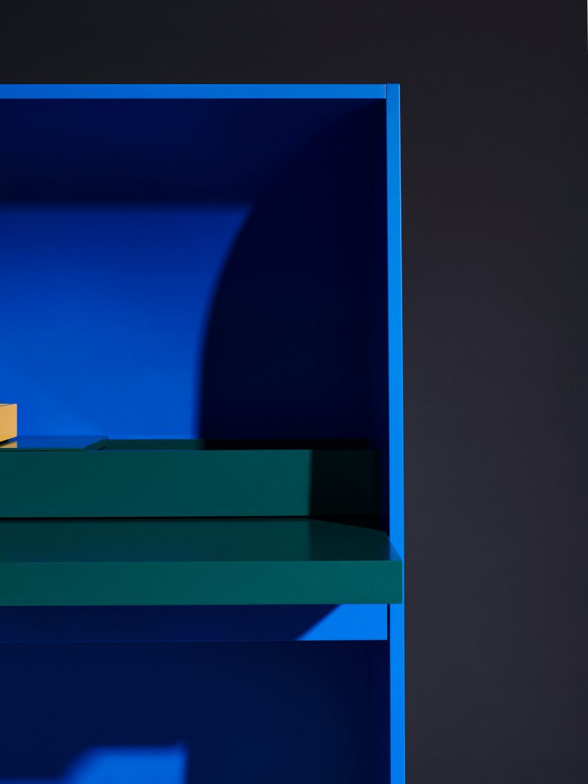 Akira bureau by Mathias Hahn for Schonbuch