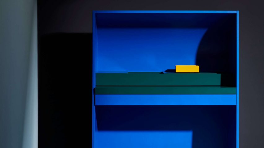 Akira bureau by Mathias Hahn for Schonbuch
