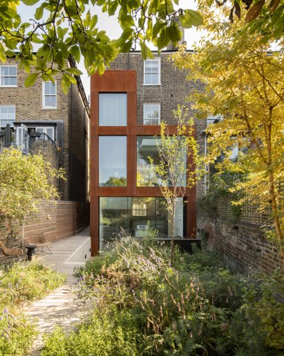 A London extension clad in weathering steel