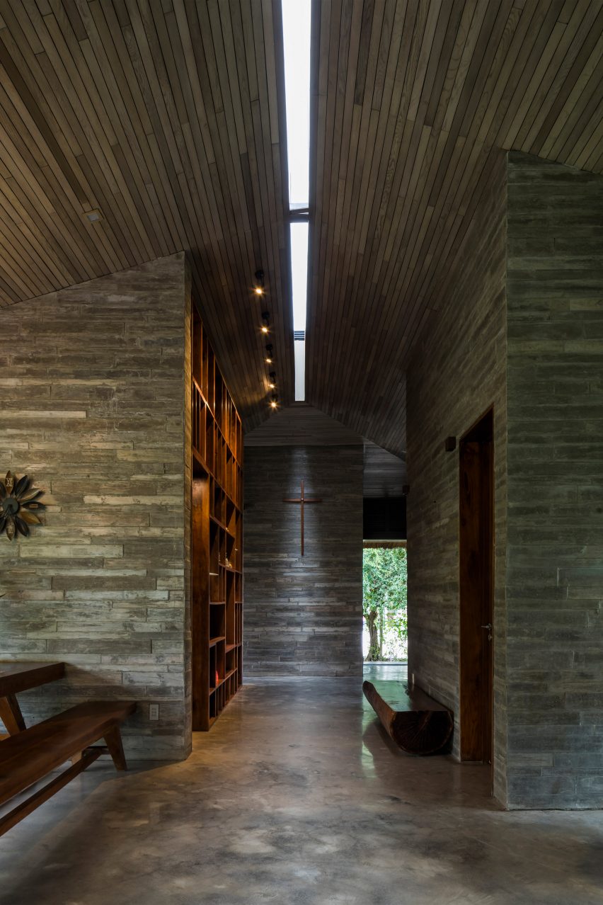 Concrete interiors of AM House