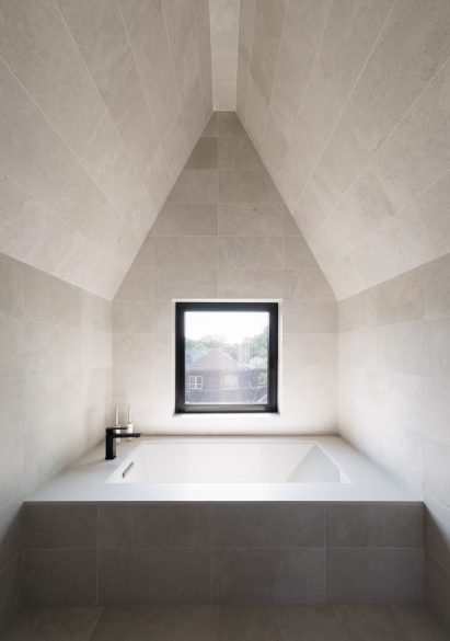 Spa-like bathroom in Borden House by Studio AC
