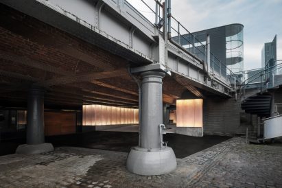 Entrance to Manchester museum under a railway viaduct