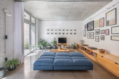 Casa Bosque Sereno has exposed brick walls