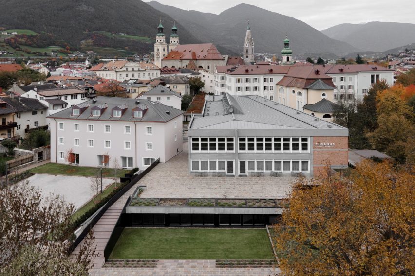 Cusanus Academy renovation by MoDus Architects