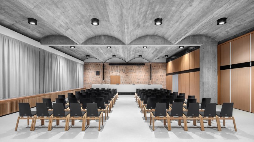 Concrete vaults at Cusanus Academy renovation by MoDus Architects