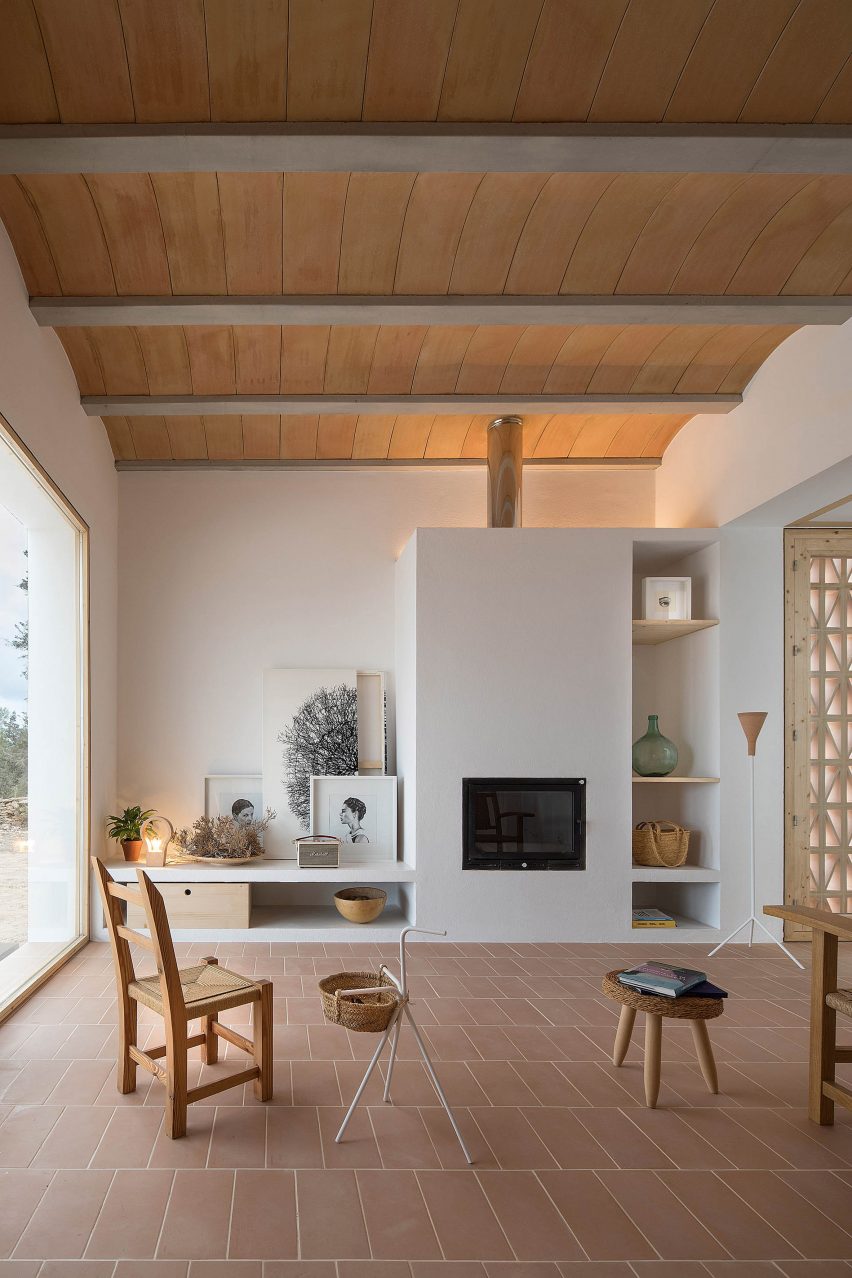 It has terracotta tiles