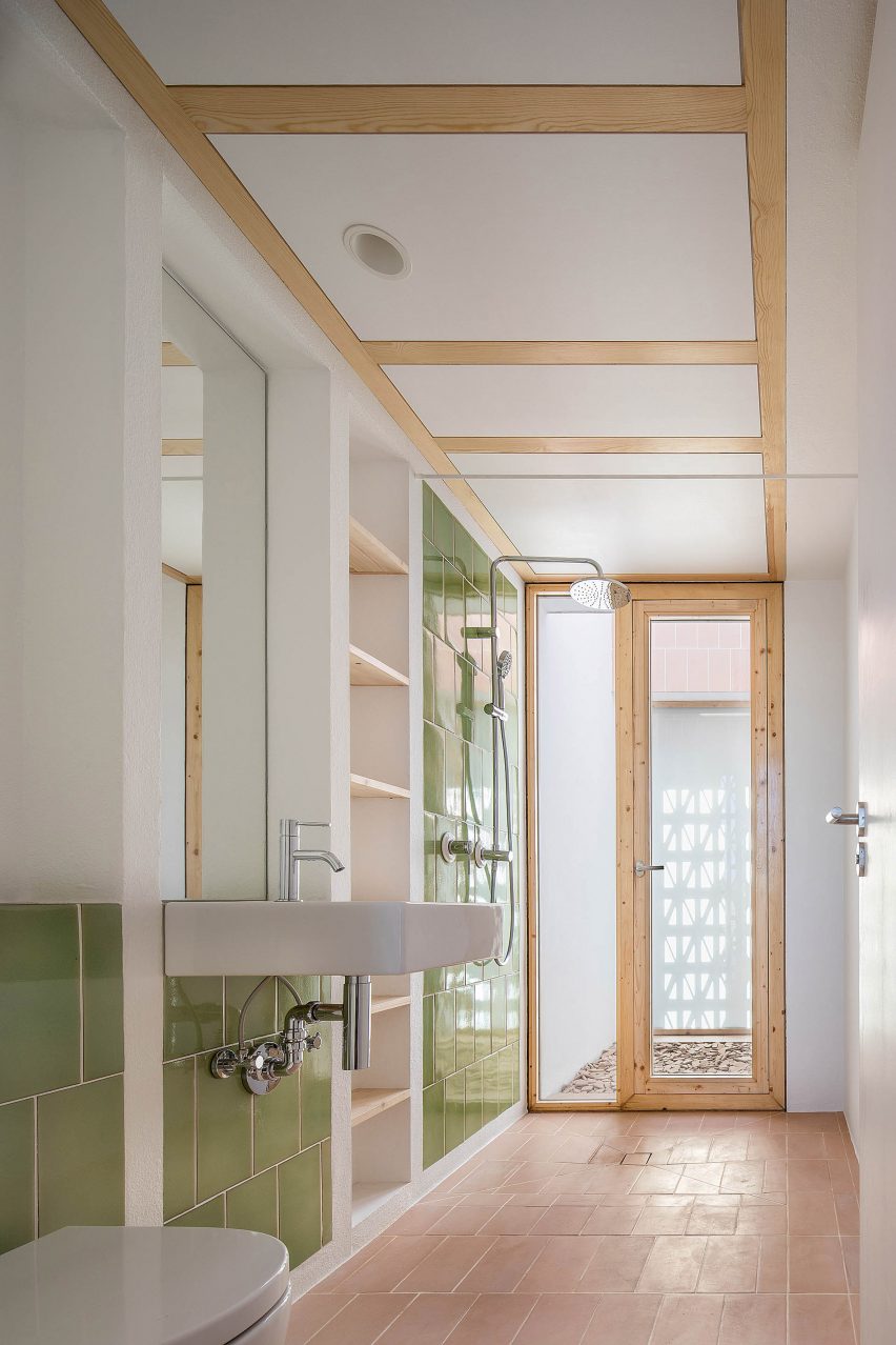 It has a green tiled bathroom
