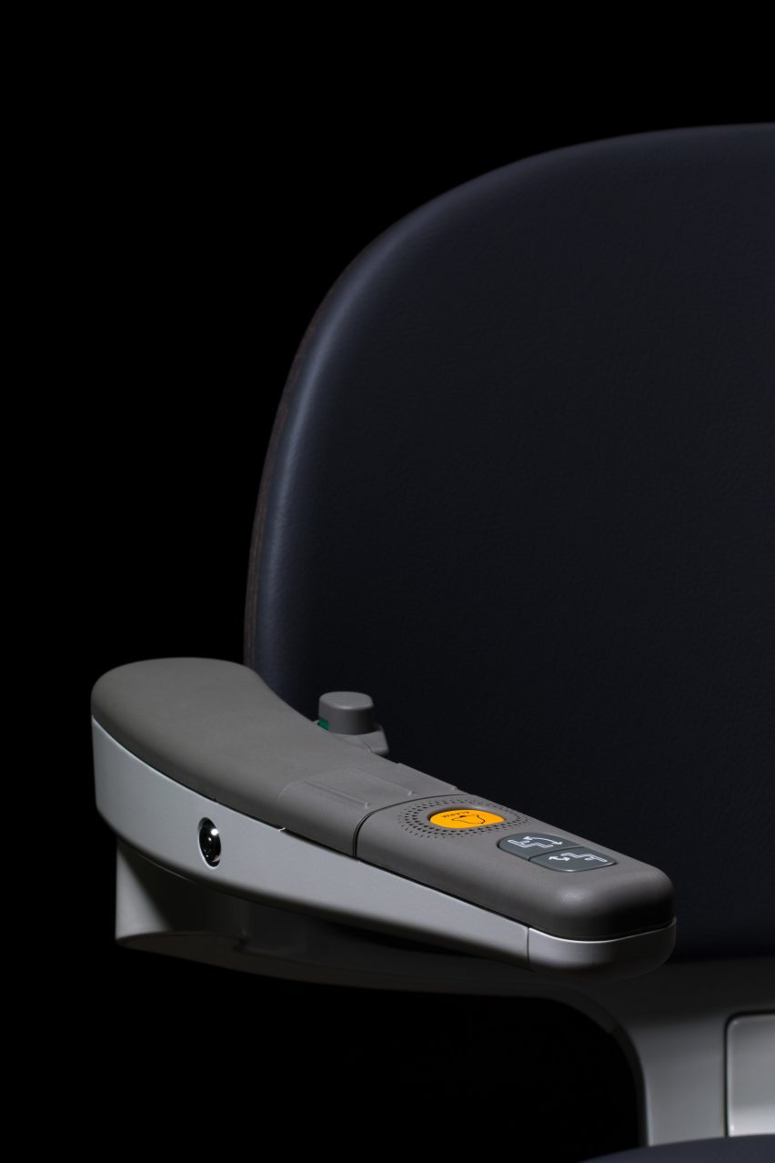 Flow X stairlift by Pearson Lloyd for Access BDD