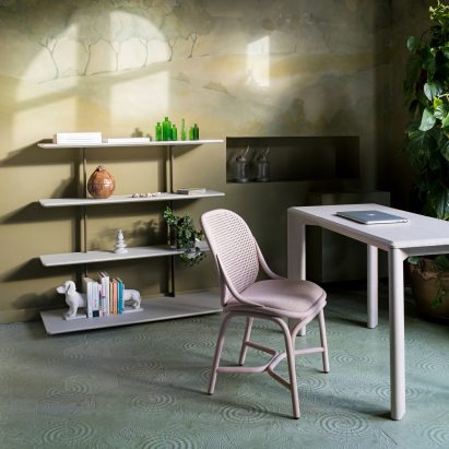 Pink Frames chair by Jaime Hayon for Expormim