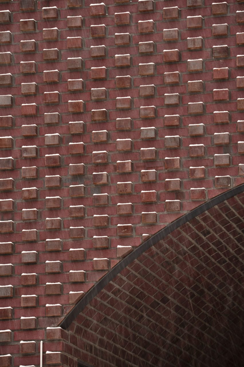 Monolithic brick