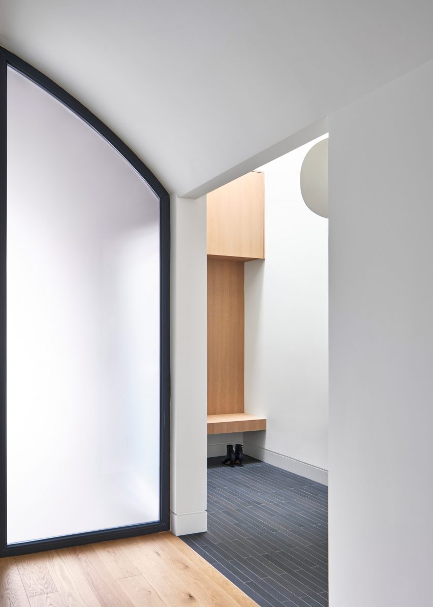 Vaulted ceiling details