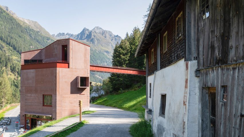 Farmhouse next to Ibex Museum St Leonhard by Daniela Kröss and Rainer Köberl