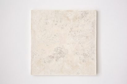 White marbled tile made from bio-concrete by Irene Roca Moracia and Brigitte Kock