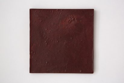 Dark red bio-concrete tile by Irene Roca Moracia and Brigitte Kock
