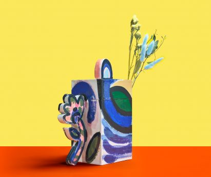 Cremation urn with dried flowers