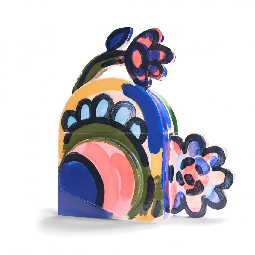 Stoneware urn with flowers