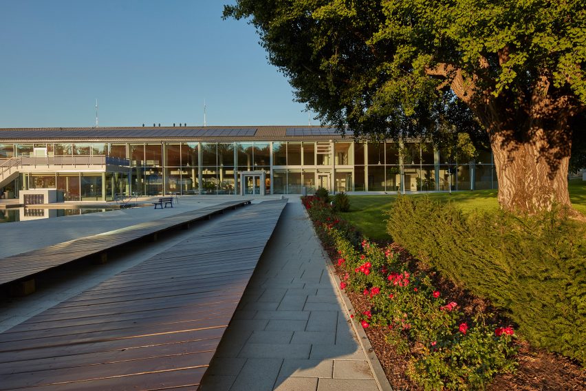 Bad Berg mineral baths in Stuttgart by 4a Architekten