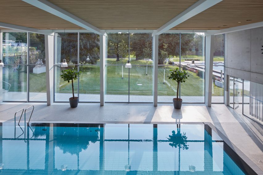Bad Berg mineral baths in Stuttgart by 4a Architekten
