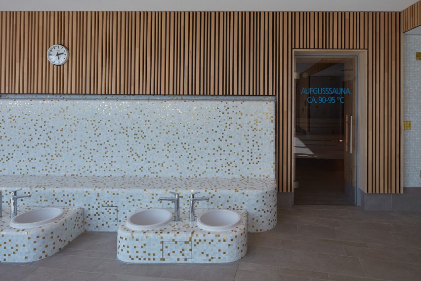 Bad Berg mineral baths in Stuttgart by 4a Architekten