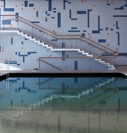 Tiled wall in Stuttgart swimming pool
