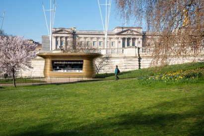Buckingham Palace coffee stand