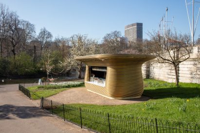Coffee stand near Buckingham Palace by Mizzi Studio