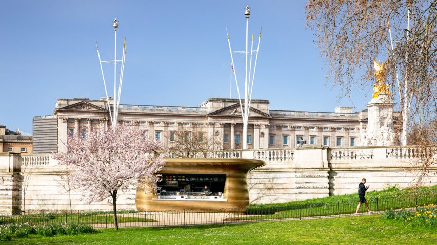 Coffee stand near Buckingham Palace by Mizzi Studio