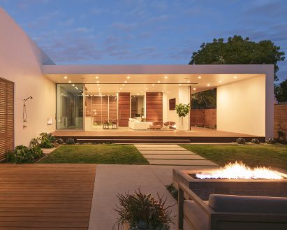Fire pit at contemporary house
