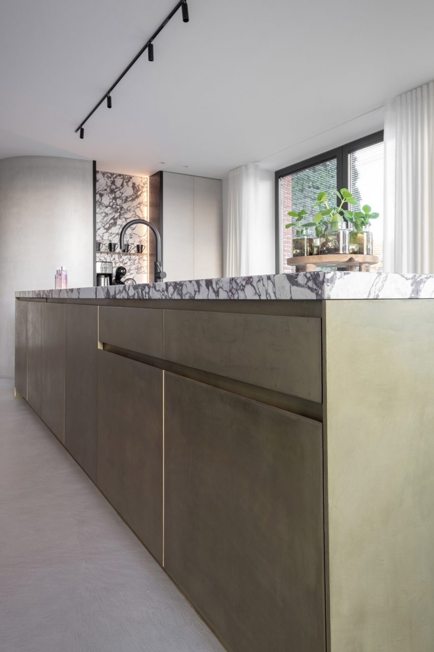 Purometallo coating by Ideal Work on a kitchen island