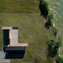 Ell House by Ravi Handa Architect and AAmp Studio