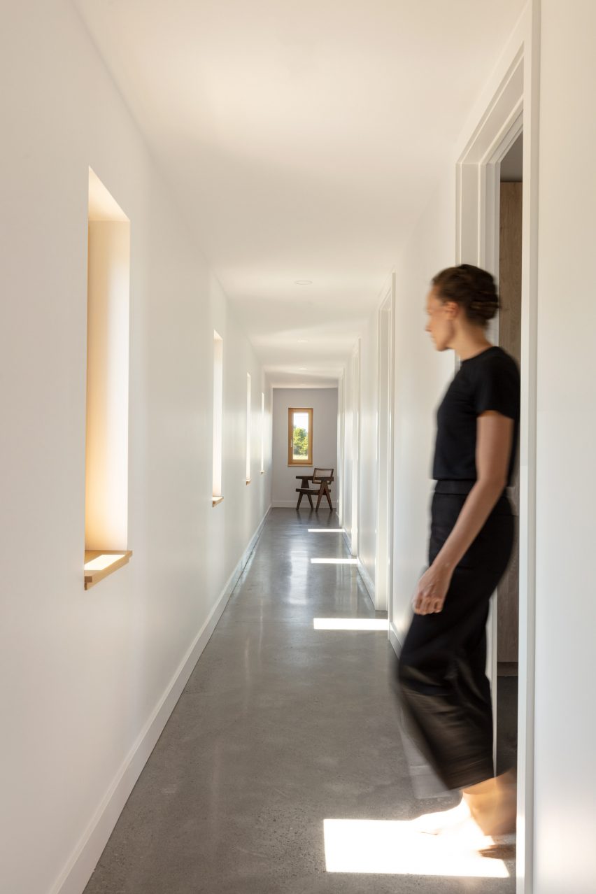 Ell House by Ravi Handa Architect and AAmp Studio