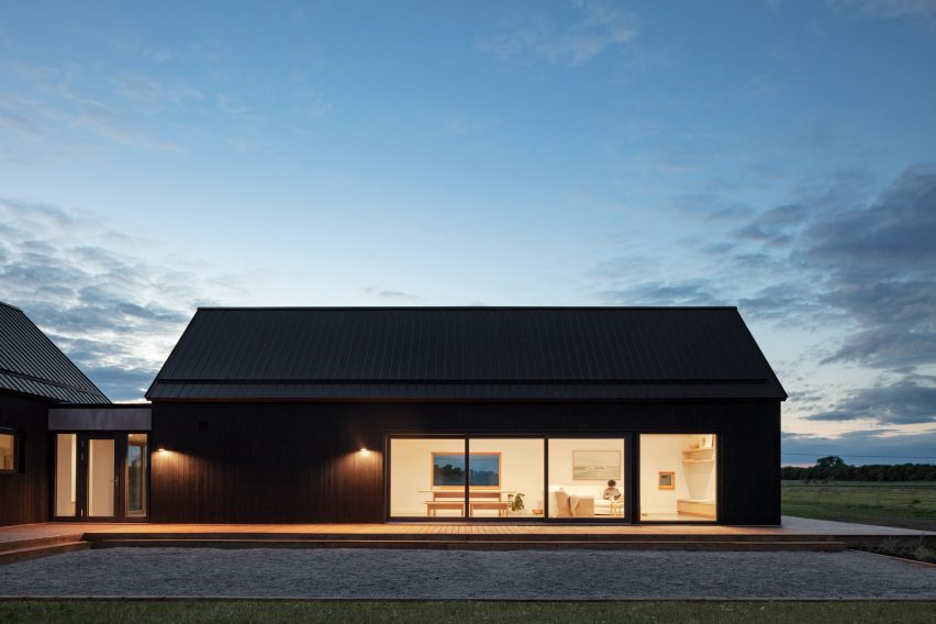 Ell House by Ravi Handa Architect and AAmp Studio