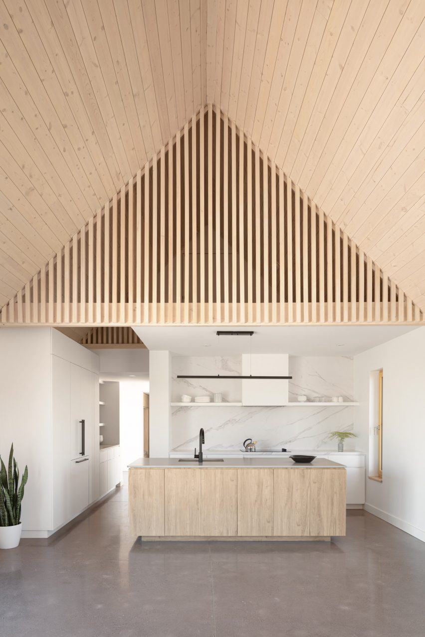 Ell House by Ravi Handa Architect and AAmp Studio