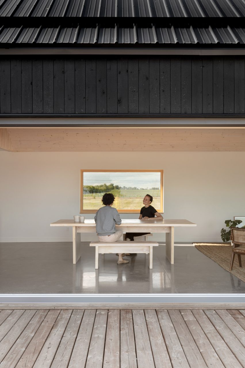 Ell House by Ravi Handa Architect and AAmp Studio