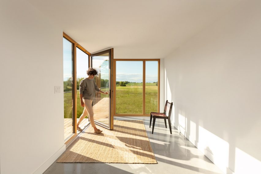 Ell House by Ravi Handa Architect and AAmp Studio