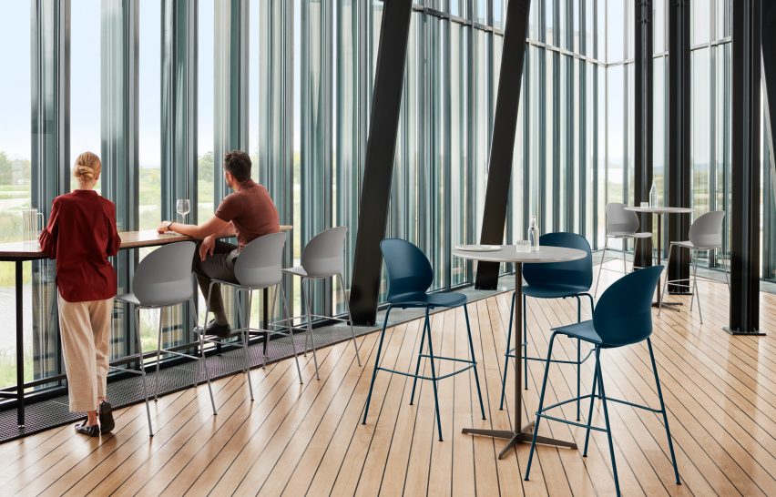 People sitting on dark blue N02 Recycle chairs